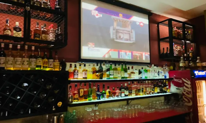 Platters Restaurant & Bar